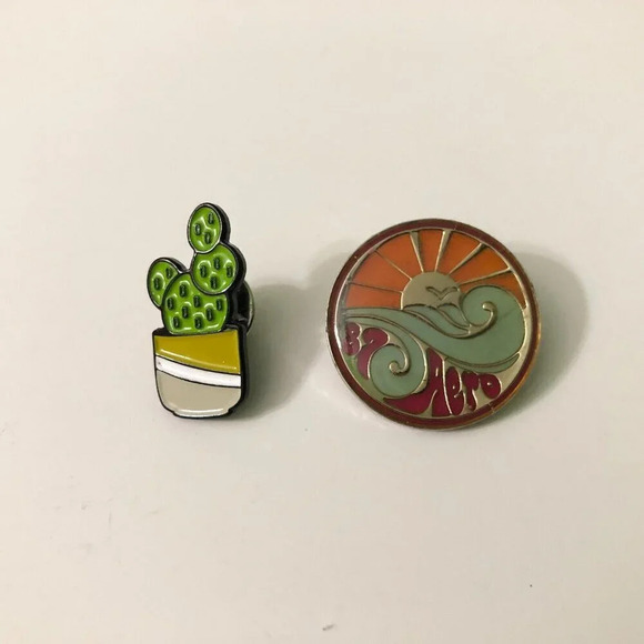 Assorted Lot of 10 Pins Owl Cuckoo  Clock Aloha Partylite Cactus Weight Watchers - Picture 5 of 16